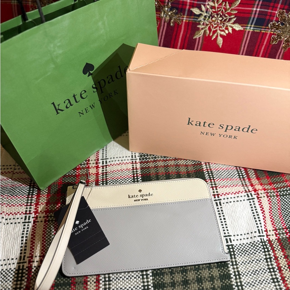 Kate Spade zip wristlet